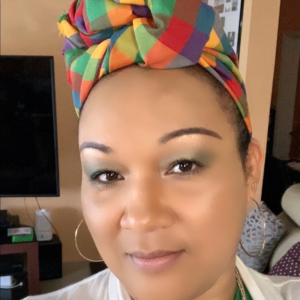 Meet your Posher, Monica